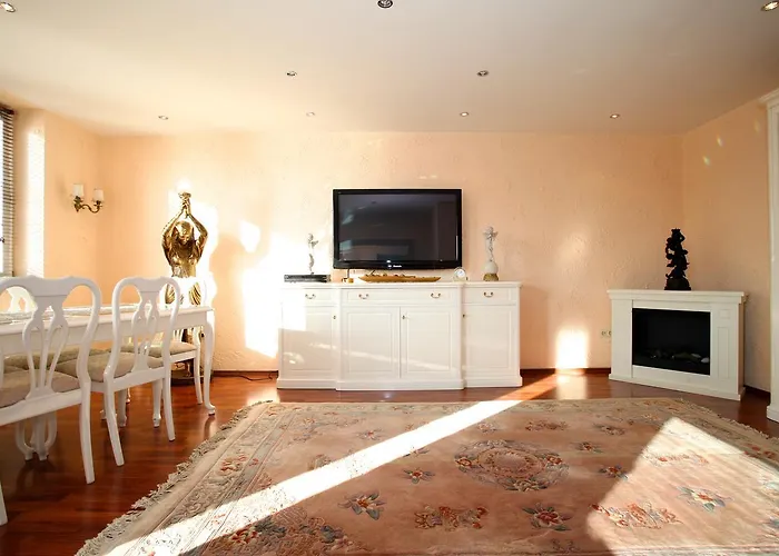Comfort Close To Exhibition Apartment *